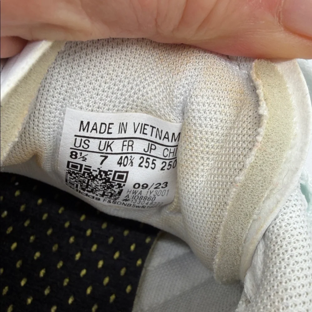 adidas Mint Green Suede Sneakers with White Stripes and Gum Sole NWOT - Picture 6 of 8